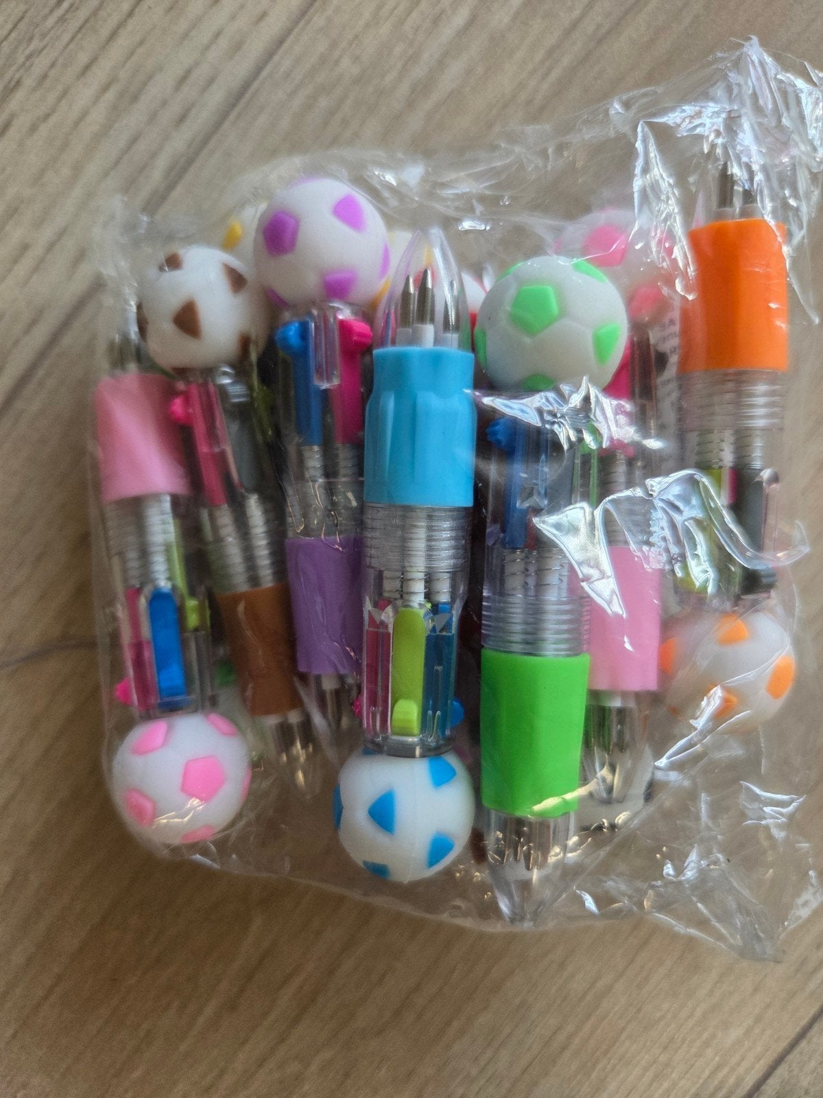 Voetbalpennen mini meerkleurig. Nieuw. 14 stuks, Ophalen of Verzenden