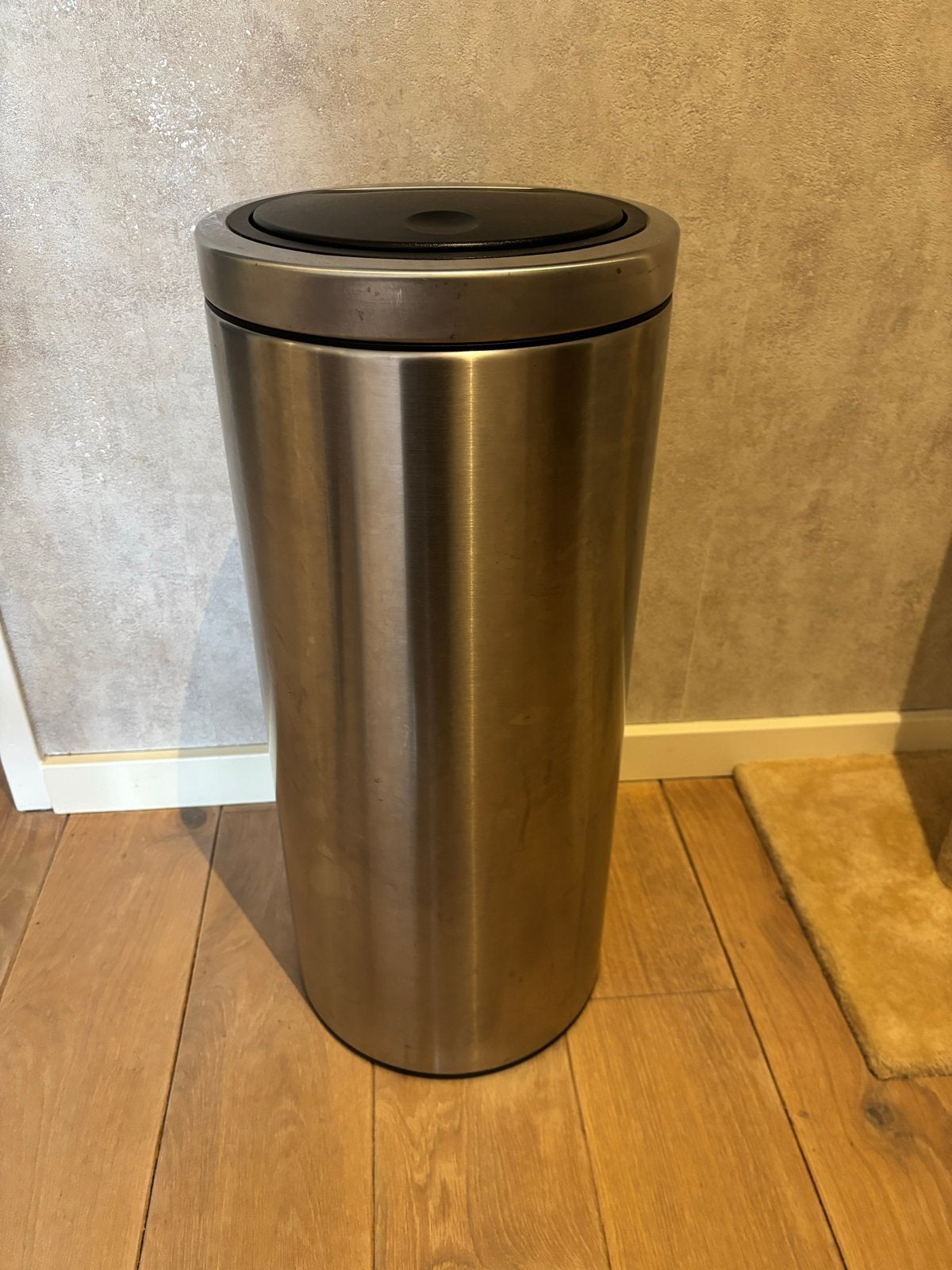 Brabantia prullenbak 23-30L RVS met kunststof deksel, Huis en Inrichting, Woonaccessoires | Prullenbakken, 20 tot 30 liter, Ophalen