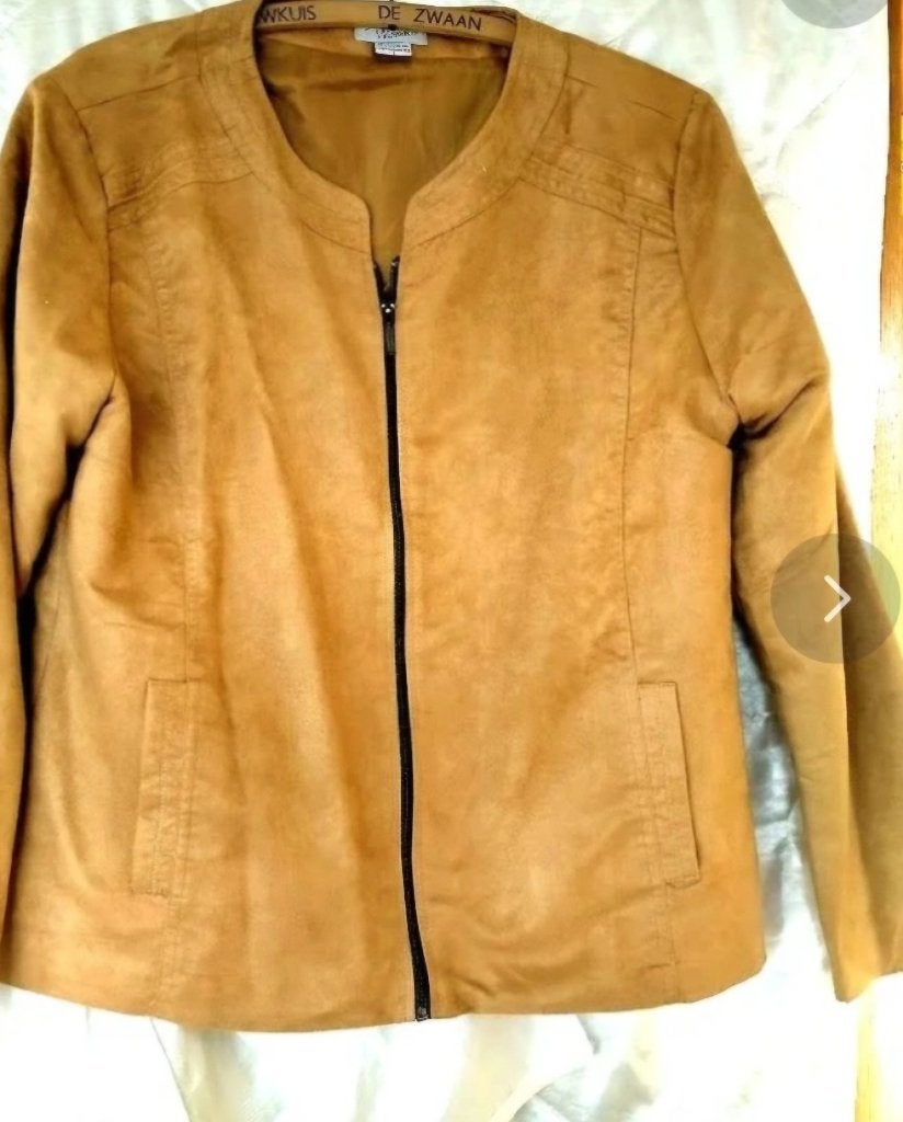 Suede look jasje 44, Verzenden, Geel, Maat 42/44 (L), Nieuw
