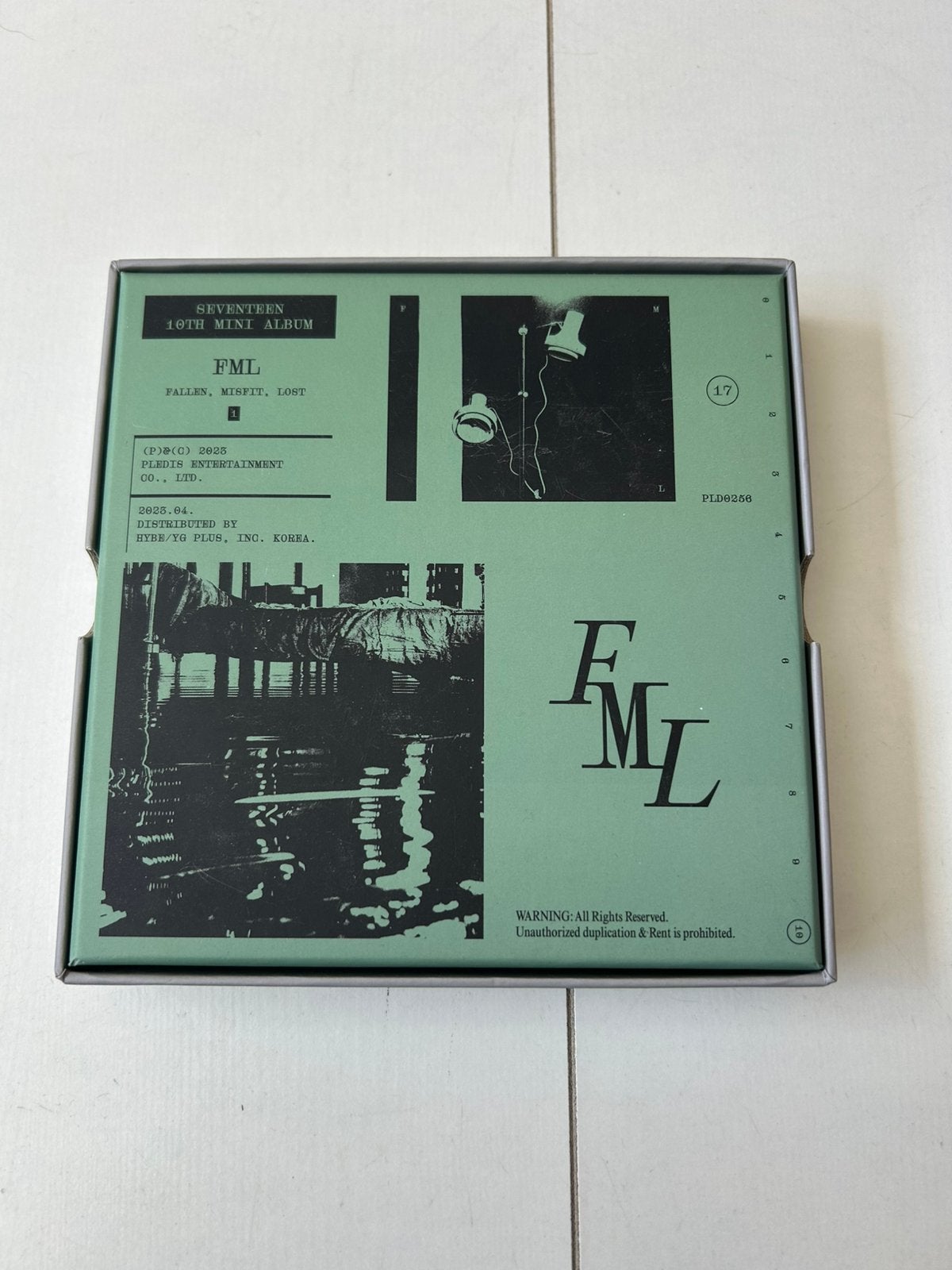 FML Version 1 Seventeen, Verzenden, Zo goed als nieuw