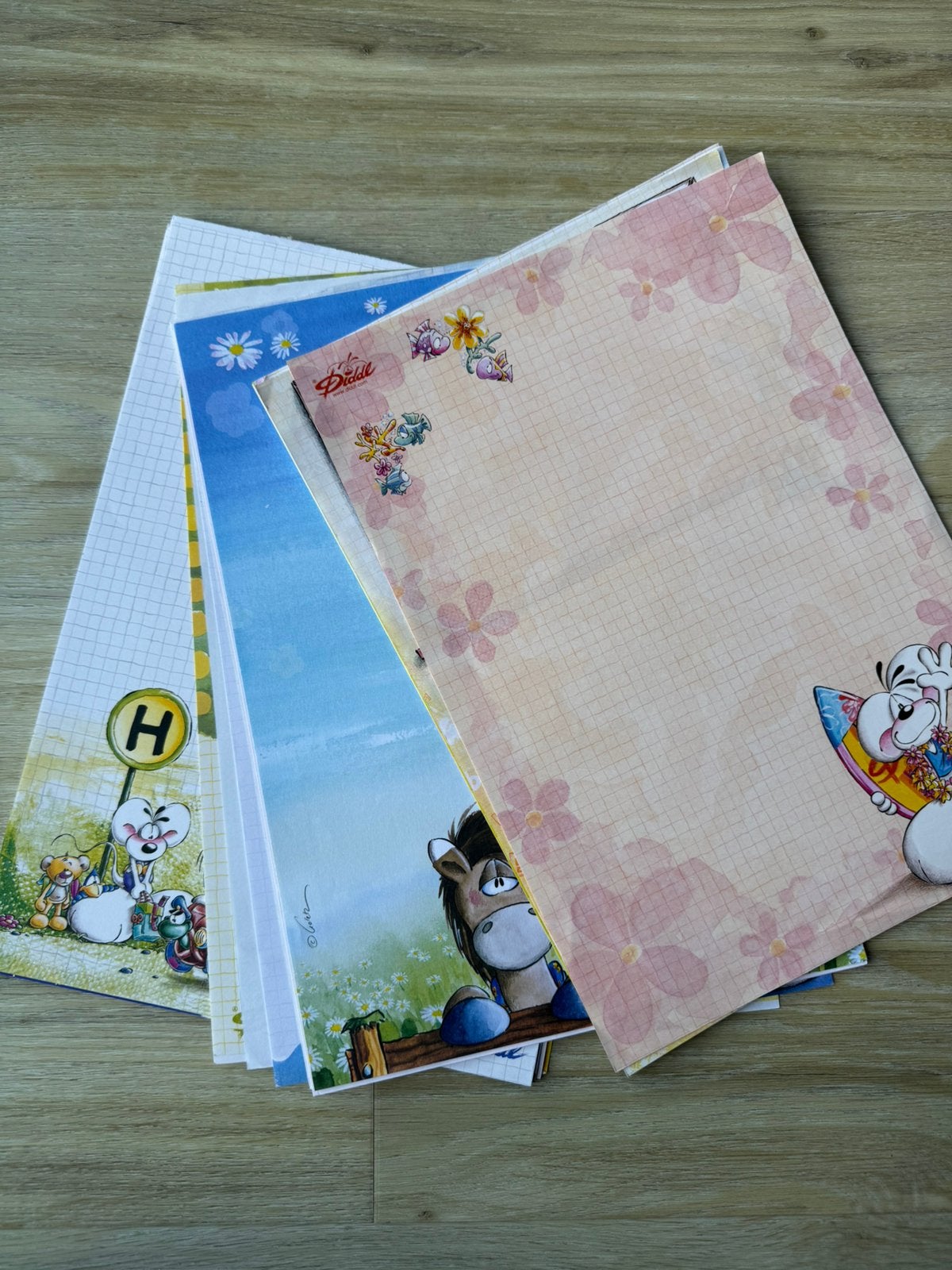 Partij Diddl A4 briefpapier 30losse blaadjes Glitter& D’Oro, Verzamelen, Diddl, Verzenden, Zo goed als nieuw, Papier, Kaart of Schrift