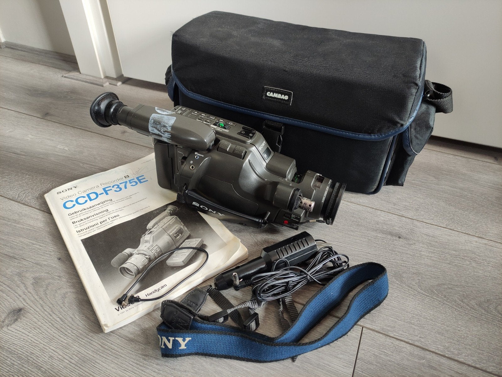 Sony videocamera CCD-F375E in tas en accessoires analoog, Ophalen of Verzenden