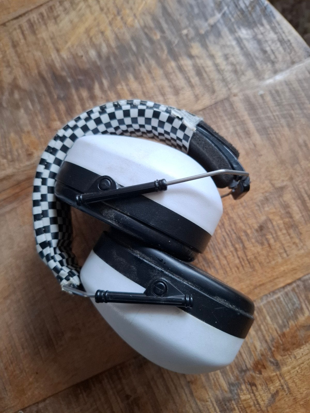 Gehoorbeschermers met schaakbordpatroon, gebruikt, Doe-het-zelf en Verbouw, Ophalen of Verzenden, Gebruikt
