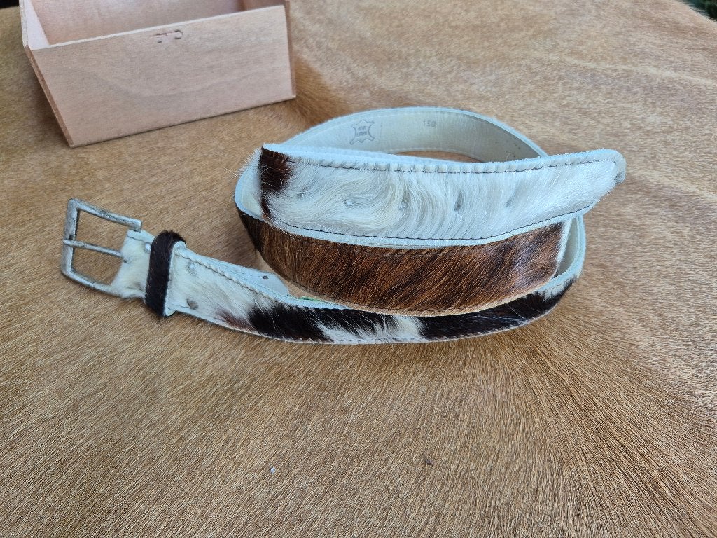 riem nieuw Org. koeienhuid Lengte 130 cm. breedte 3,7 cm (6), Overige kleuren, Echt leder, Nieuw, Heupriem