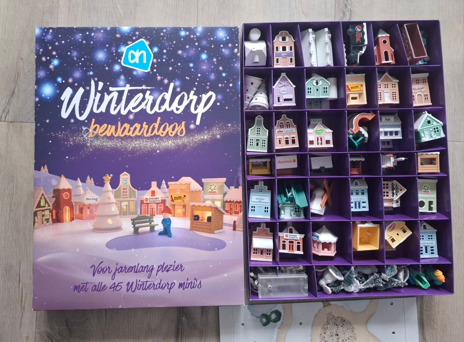 AH Winterdorp bewaardoos met mini's, Ophalen of Verzenden, Zo goed als nieuw