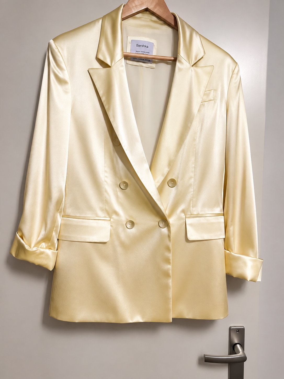Bershka Satijnen Blazer Maat M - Zo goed als nieuw, Maat 38/40 (M), Beige, Ophalen of Verzenden, Zo goed als nieuw