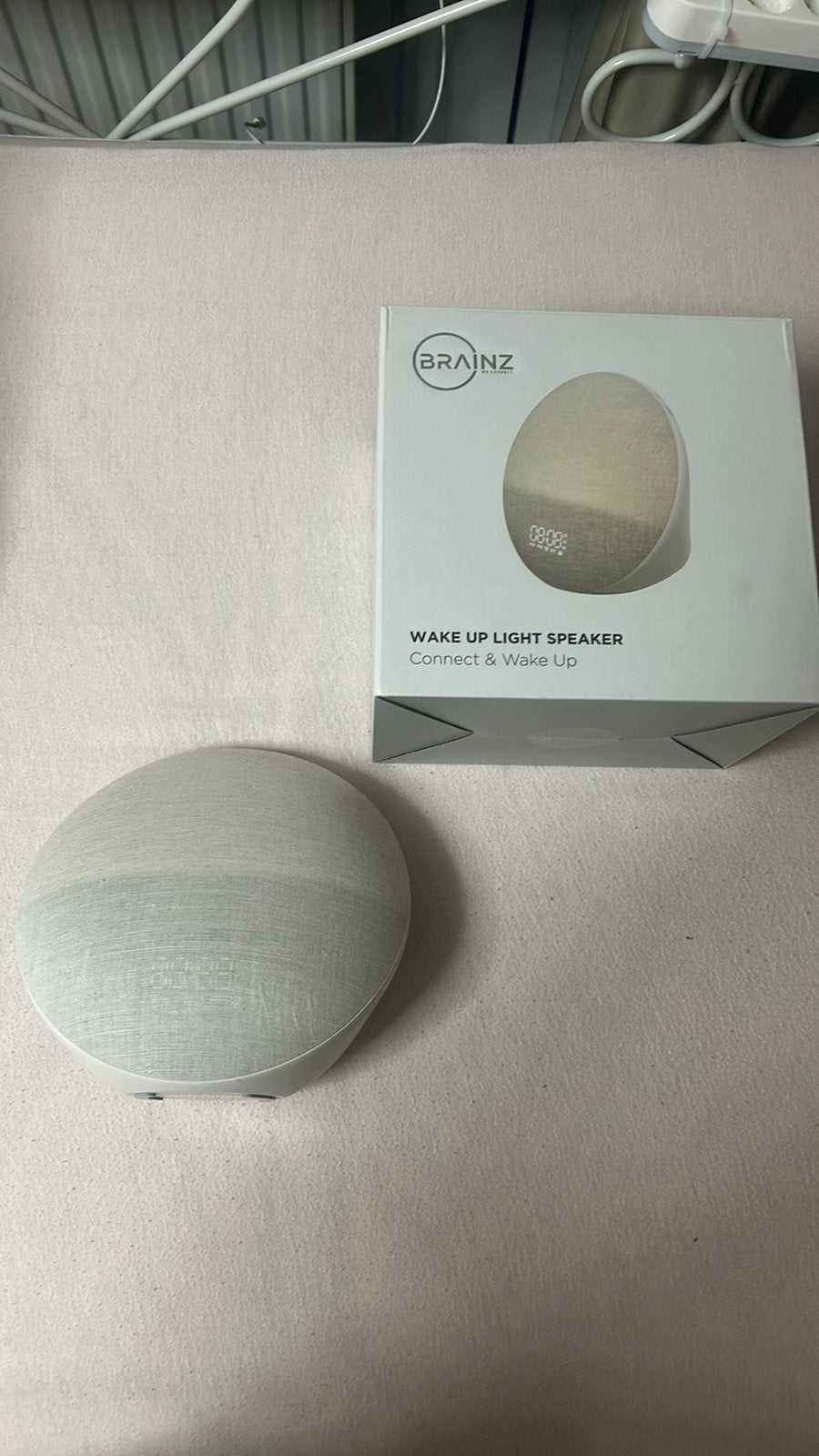 Mooie wekker en Bluetooth speaker en lamp ineen. BRAINZ, Ophalen of Verzenden, Zo goed als nieuw