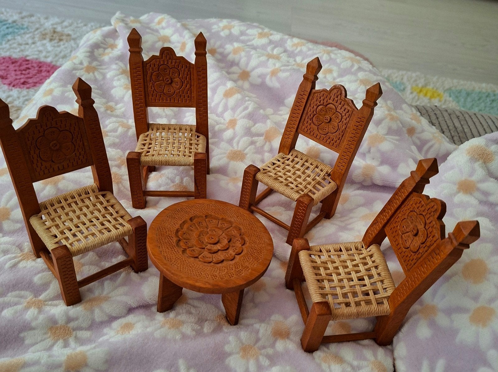 Miniatuur houten meubelset: tafel en 4 stoelen, Ophalen of Verzenden