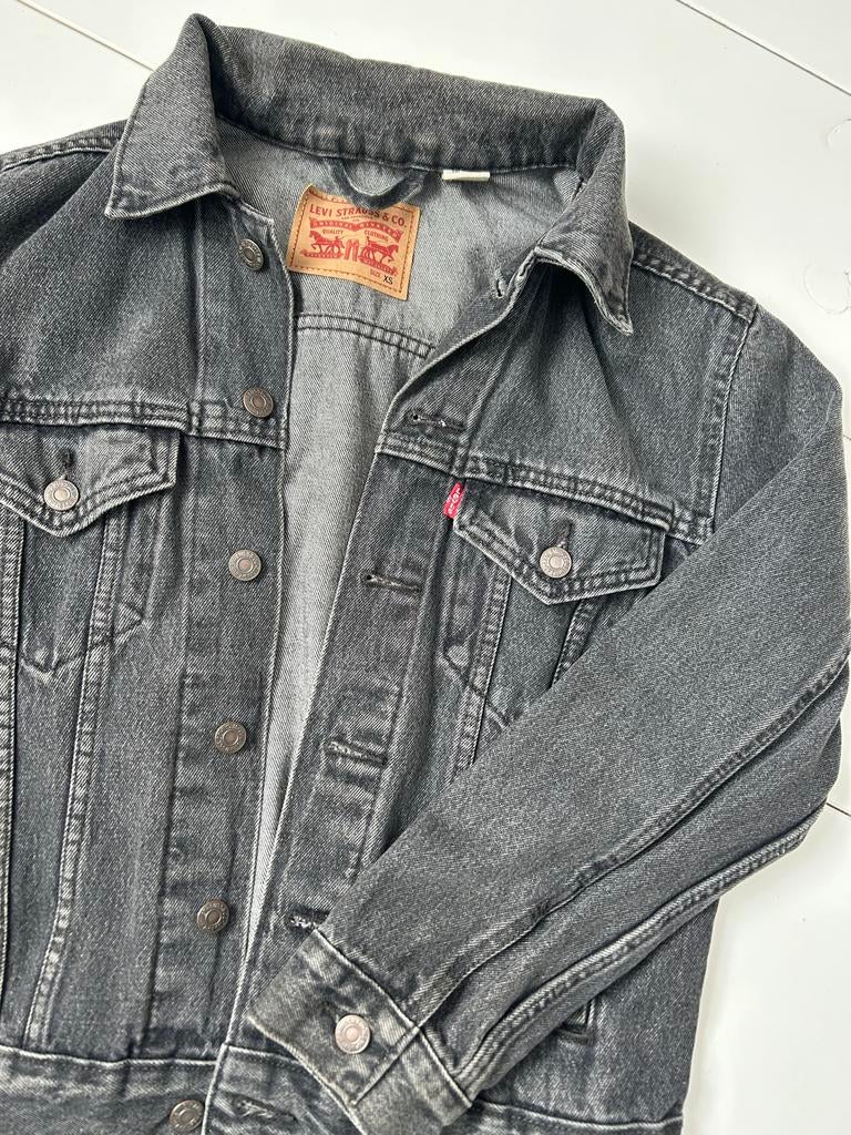 Levi's spijkerjack in zwart - Maat M, Ophalen of Verzenden, Zo goed als nieuw, Maat 34 (XS) of kleiner, Zwart