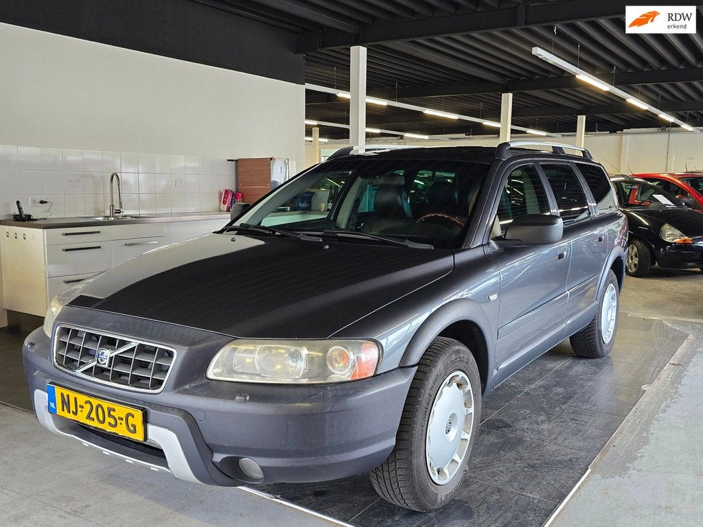 Volvo XC70 2.5 T Kinetic/AUTOMAAT/PANODAK/LEDER/CRUISE/, Auto's, Automaat, Zwart, Parkeersensor, XC70