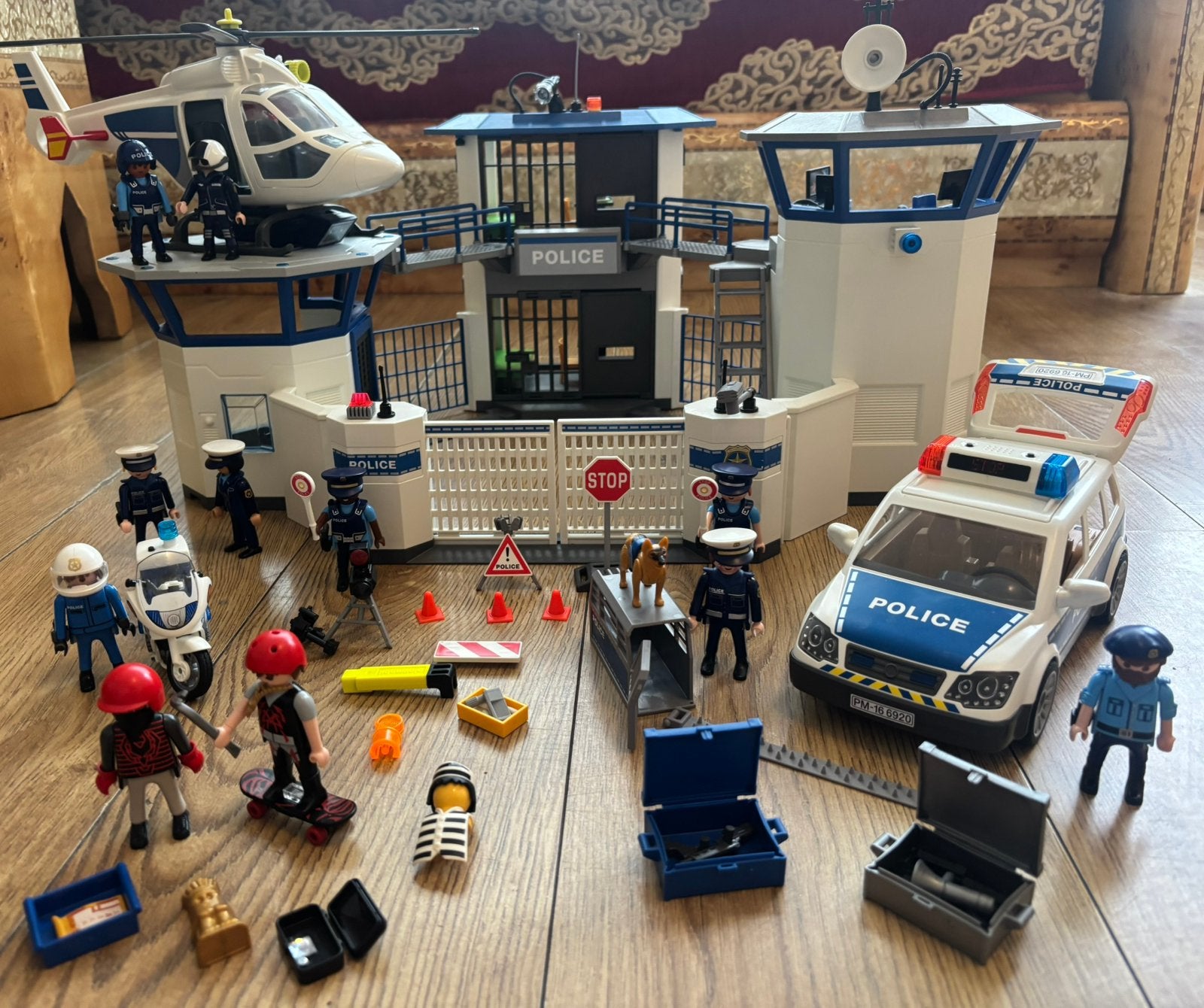 Playmobil Politiebureau met Helikopter en Auto, Ophalen, Zo goed als nieuw