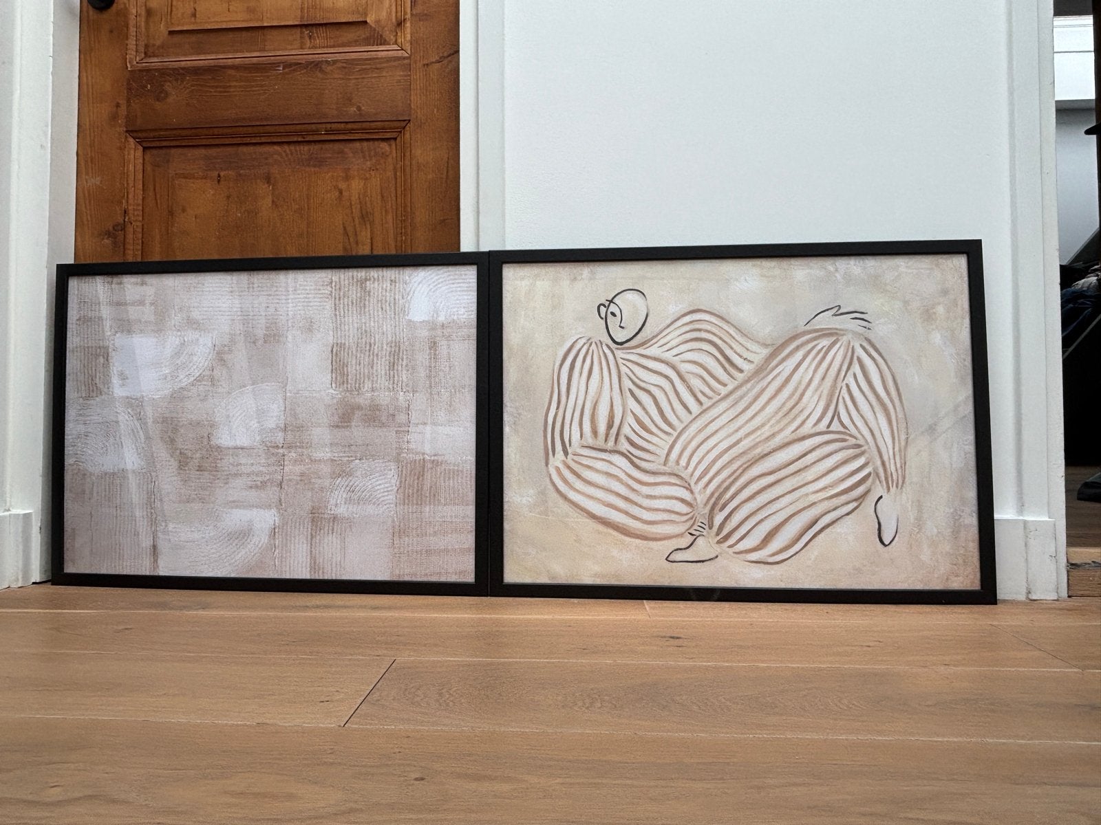 2 ingelijste posters Desenio beige, IKEA Fiskbo 50x70, Ophalen, 50 – 75, 75 tot 100 cm, Print