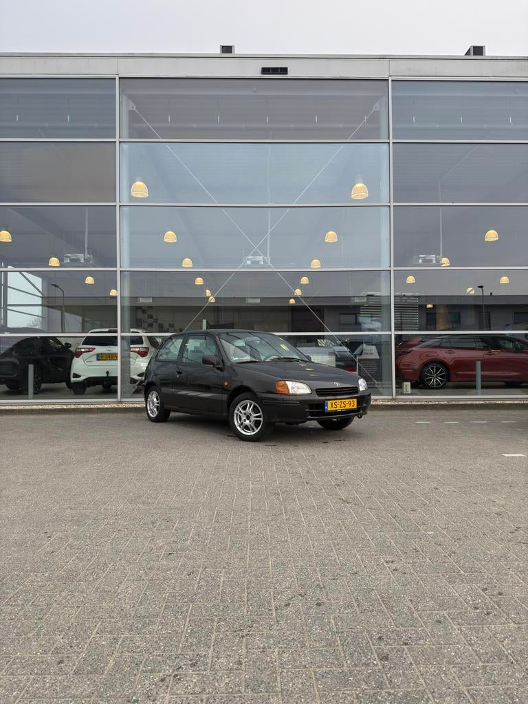 Toyota Starlet 1.3 16V 1999 Zwart, Voorwielaandrijving, 74 pk, 4 cilinders, Starlet