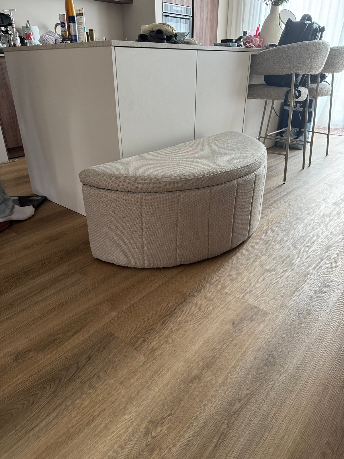 Halfronde beige poef/halbankje met opbergruimte, Huis en Inrichting, Ophalen, Zo goed als nieuw, Rond, 100 tot 125 cm