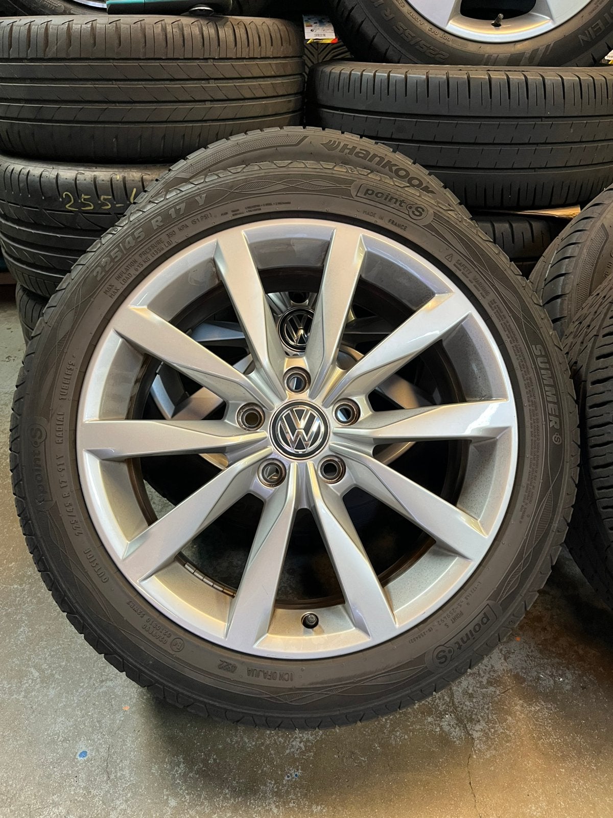 ORIGINELE VOLKSWAGEN VELGEN + BANDEN 5X112 / 17 INCH NETJES, Auto-onderdelen, Banden en Velgen, Ophalen, Banden en Velgen, 17 inch