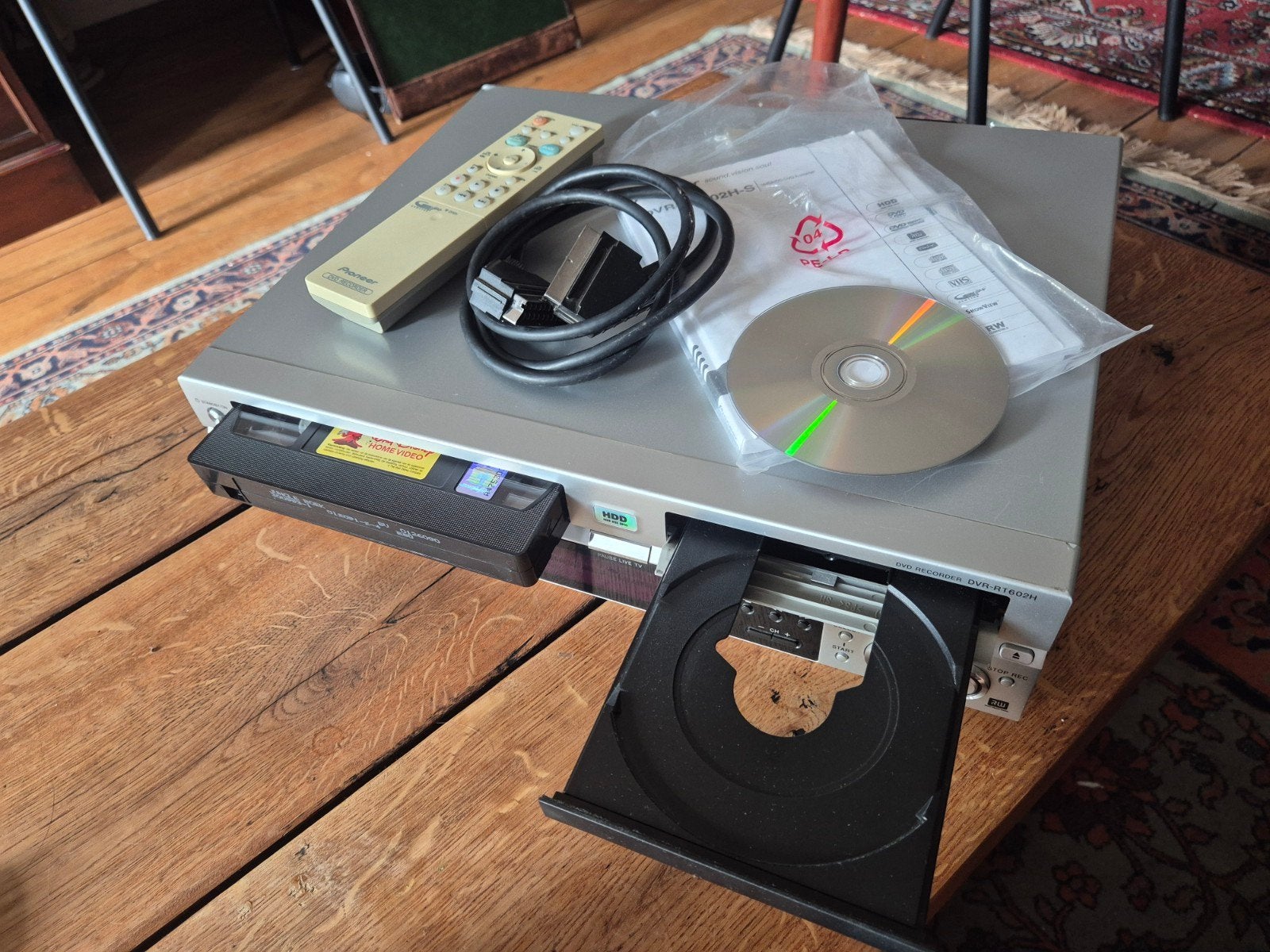 Pioneer DVR-RT602H VHS/HDD/DVD Recorder - Uitstekende Staat, Ophalen of Verzenden, Zo goed als nieuw, VHS-speler of -recorder