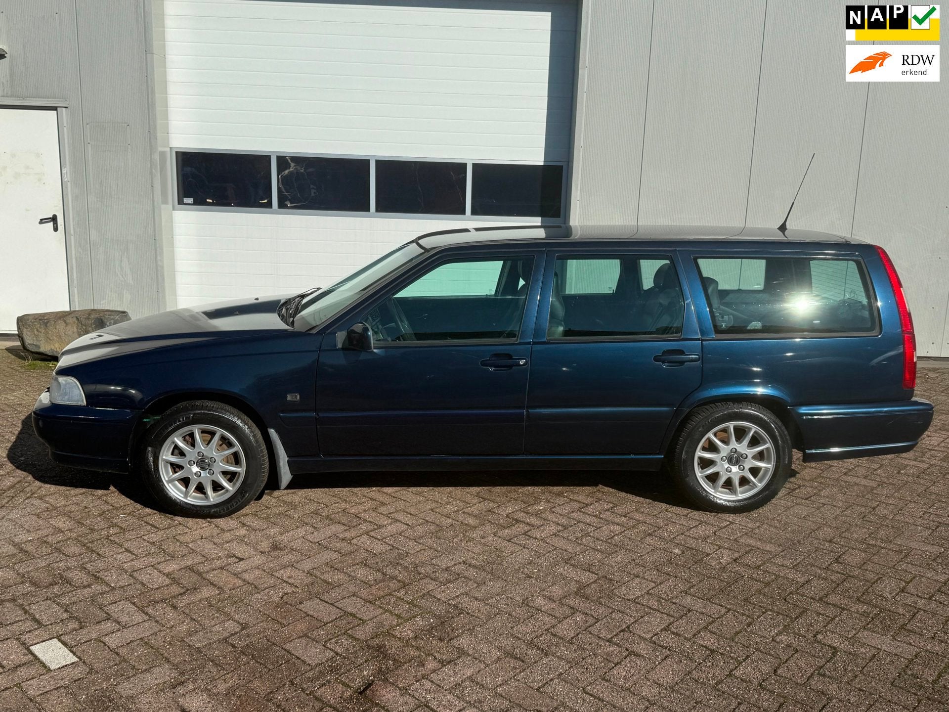 Volvo V70 2.5 Luxury-Line, Auto's, Volvo, Gebruikt, Blauw, 1600 kg, LPG