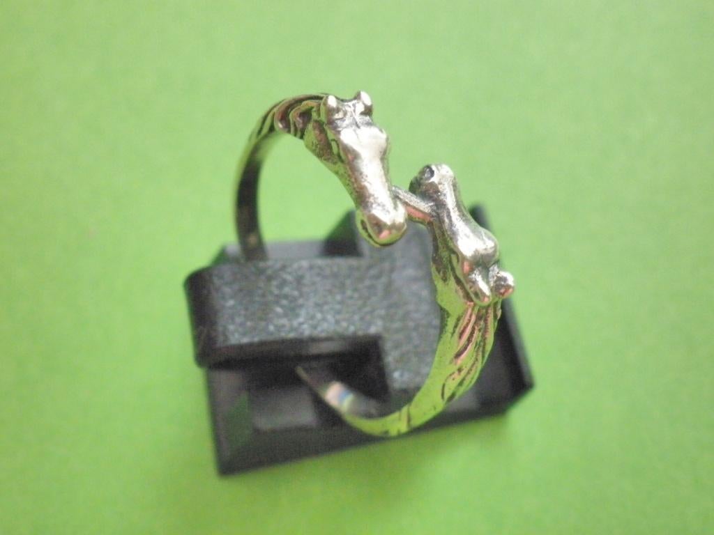 Mooie Smalle Zilveren Ring met 2 Paardenhoofden, Sieraden, Tassen en Uiterlijk, Antieke sieraden, Verzenden, Zilver, Ring