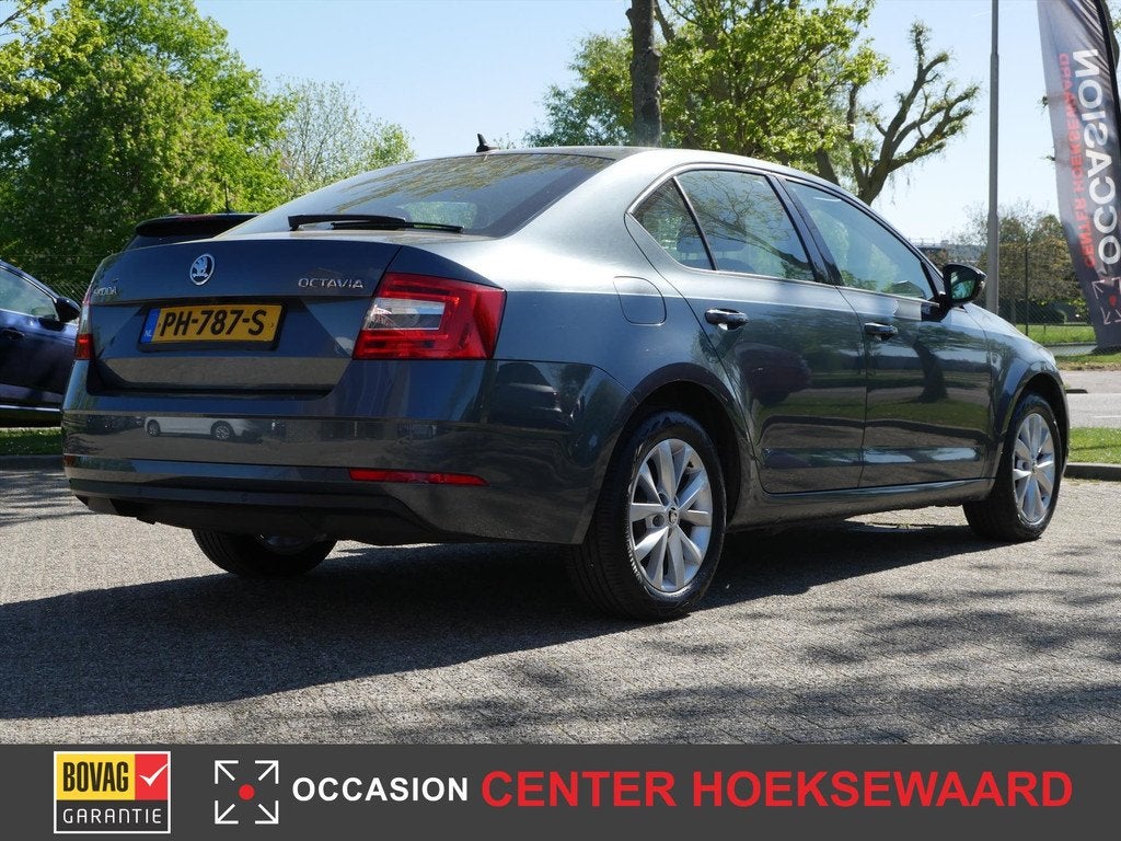 SKODA Octavia 5D 1.0 TSI 115pk Greentech DSG Ambition Busine, 12 maanden, Stof, Gebruikt, 49 €/maand
