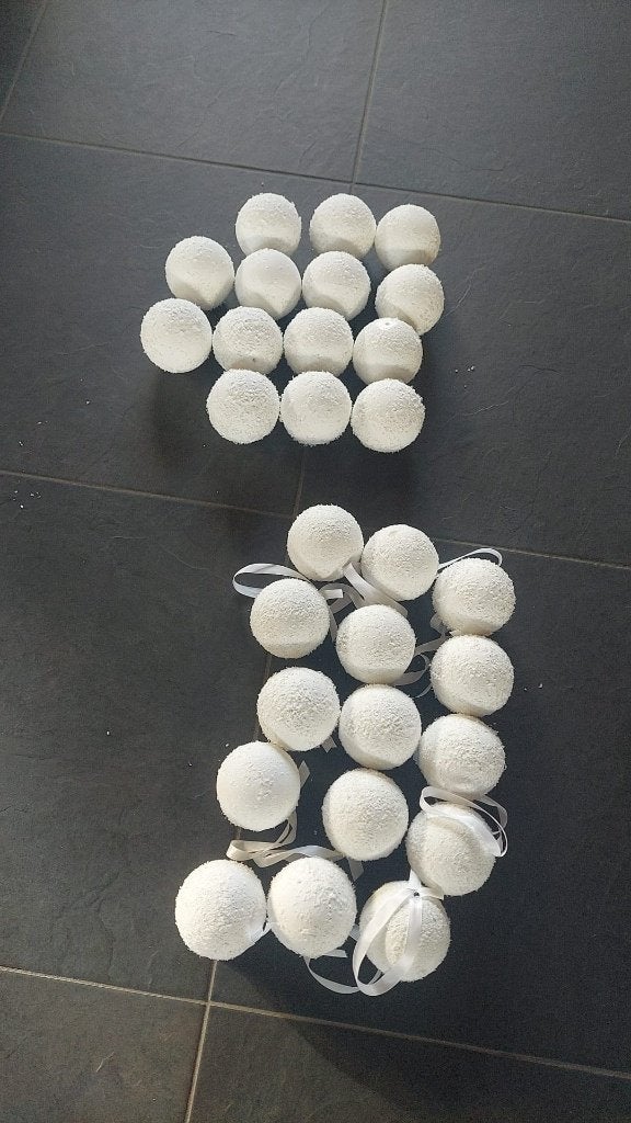 29 Sneeuwballen - circa 10,5 diameter - piepschuim, Diversen, Kerst, Ophalen of Verzenden, Gebruikt