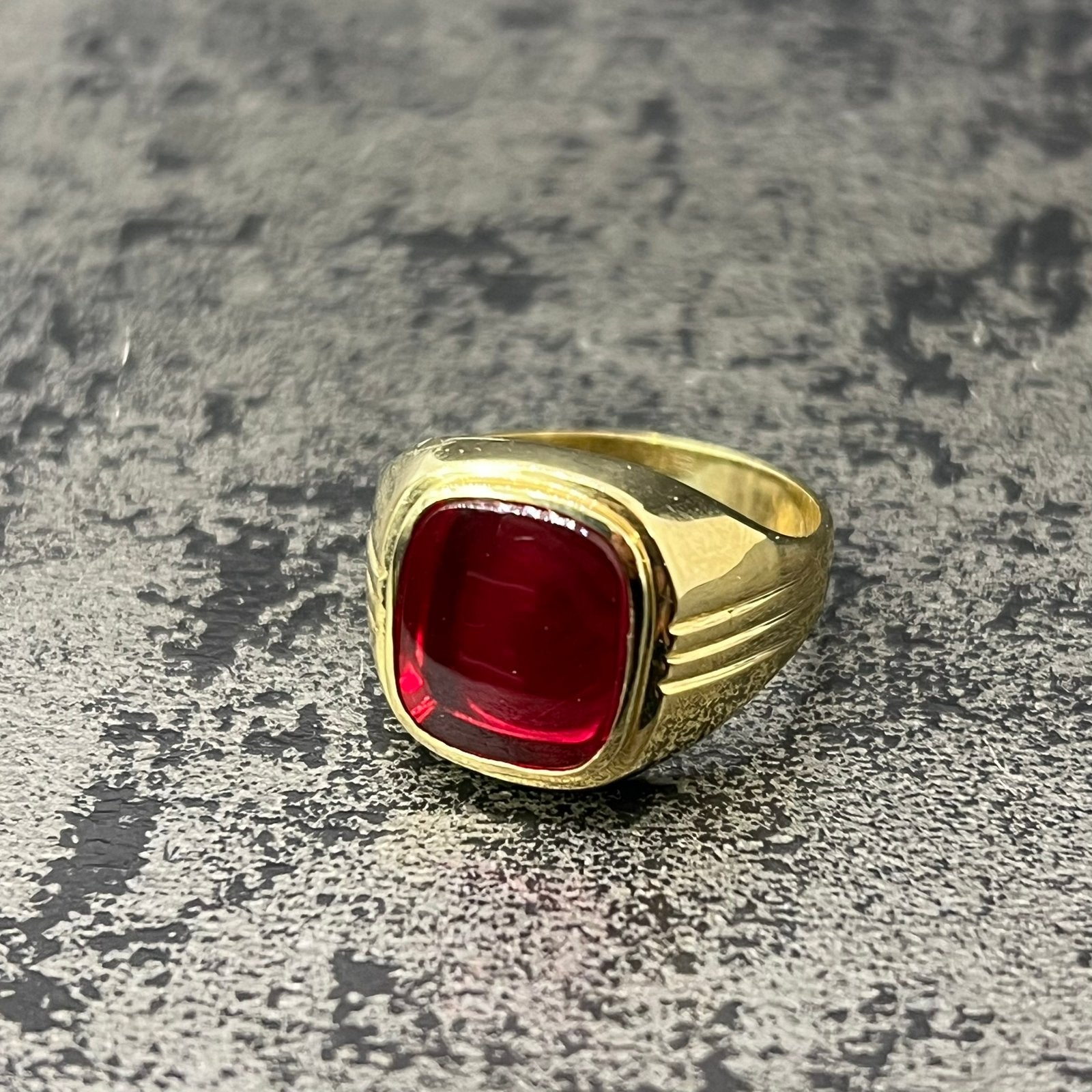 14 karaat gouden ring robijn model, Ophalen of Verzenden, Nieuw, Goud, Heer