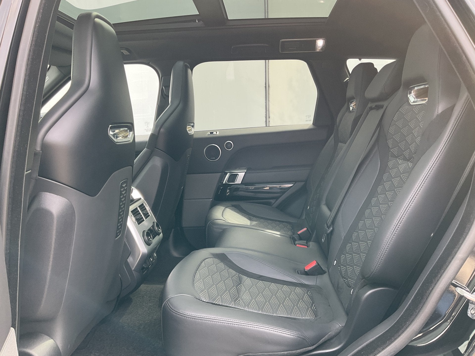 Foto 20 van Land Rover Range Rover Sport 5.0 V8 SC SVR 575 Carbon Santor