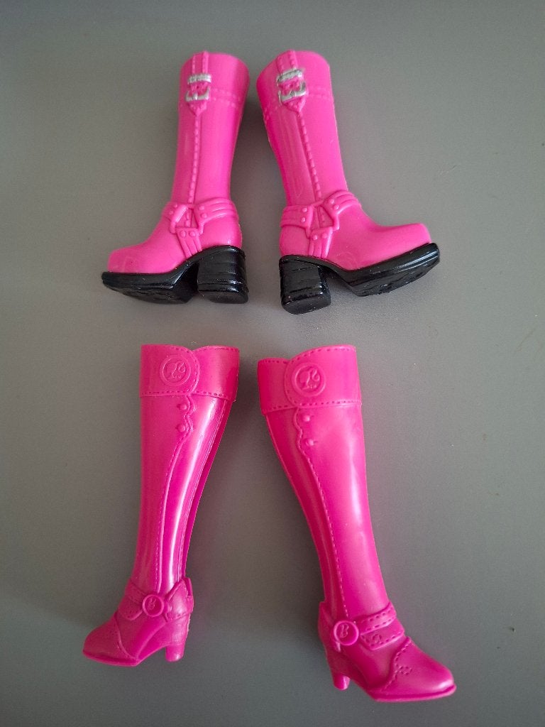 barbie 2 paar roze laarzen van mattel., Ophalen of Verzenden, Zo goed als nieuw, Barbie