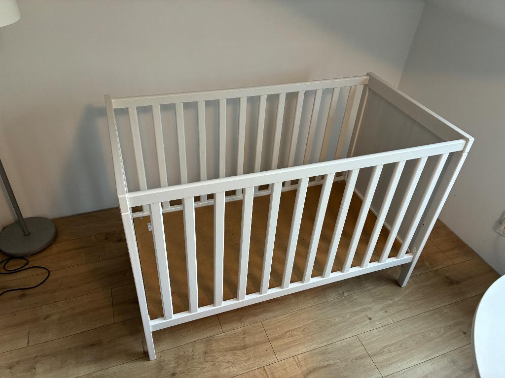 IKEA Sundvik babybed met Vyssa matras, Ophalen, Gebruikt, Ledikant