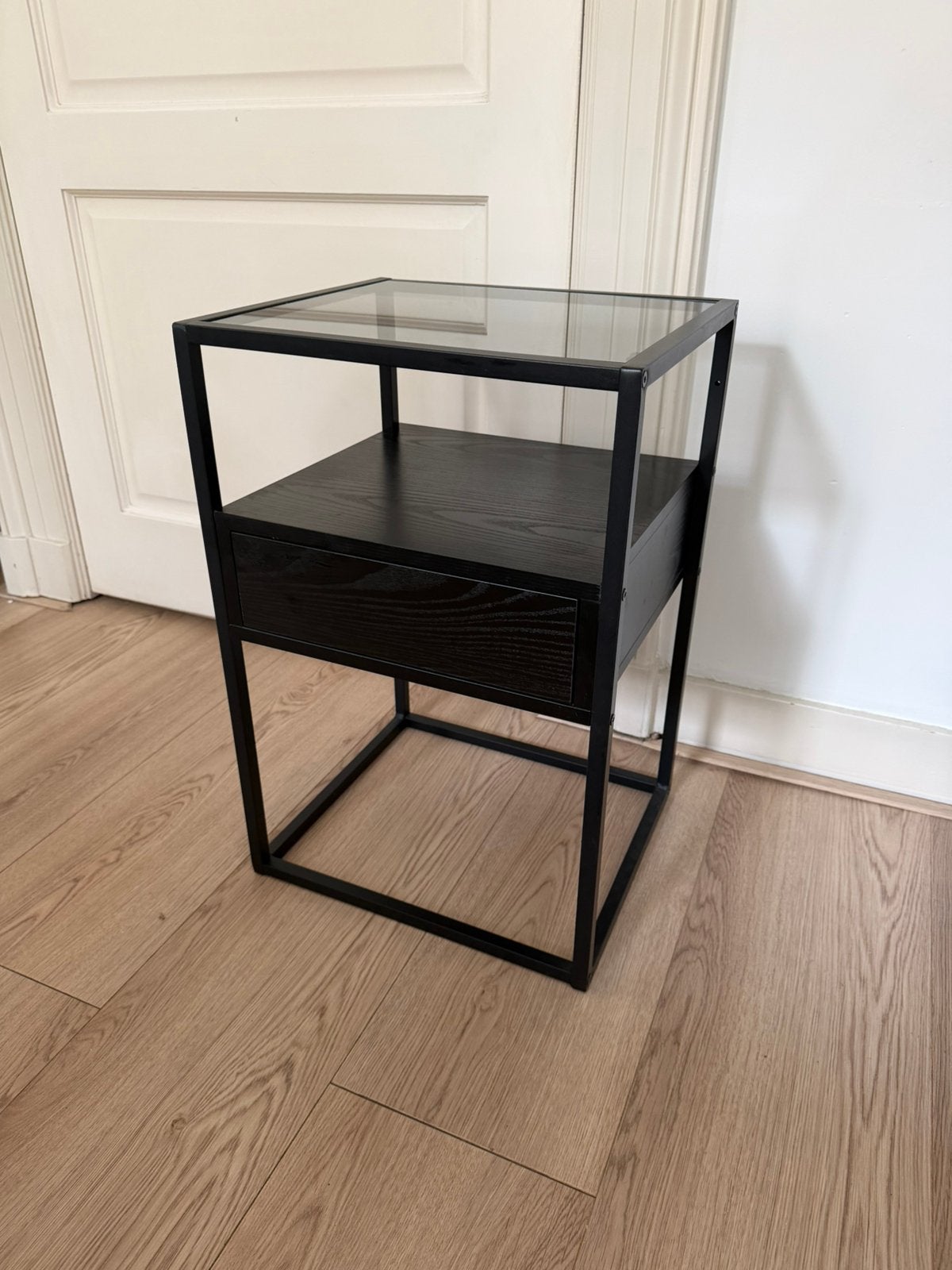 Nachtkastje Hout en Glas, Huis en Inrichting, Ophalen, Zo goed als nieuw, Minder dan 45 cm, 55 tot 70 cm