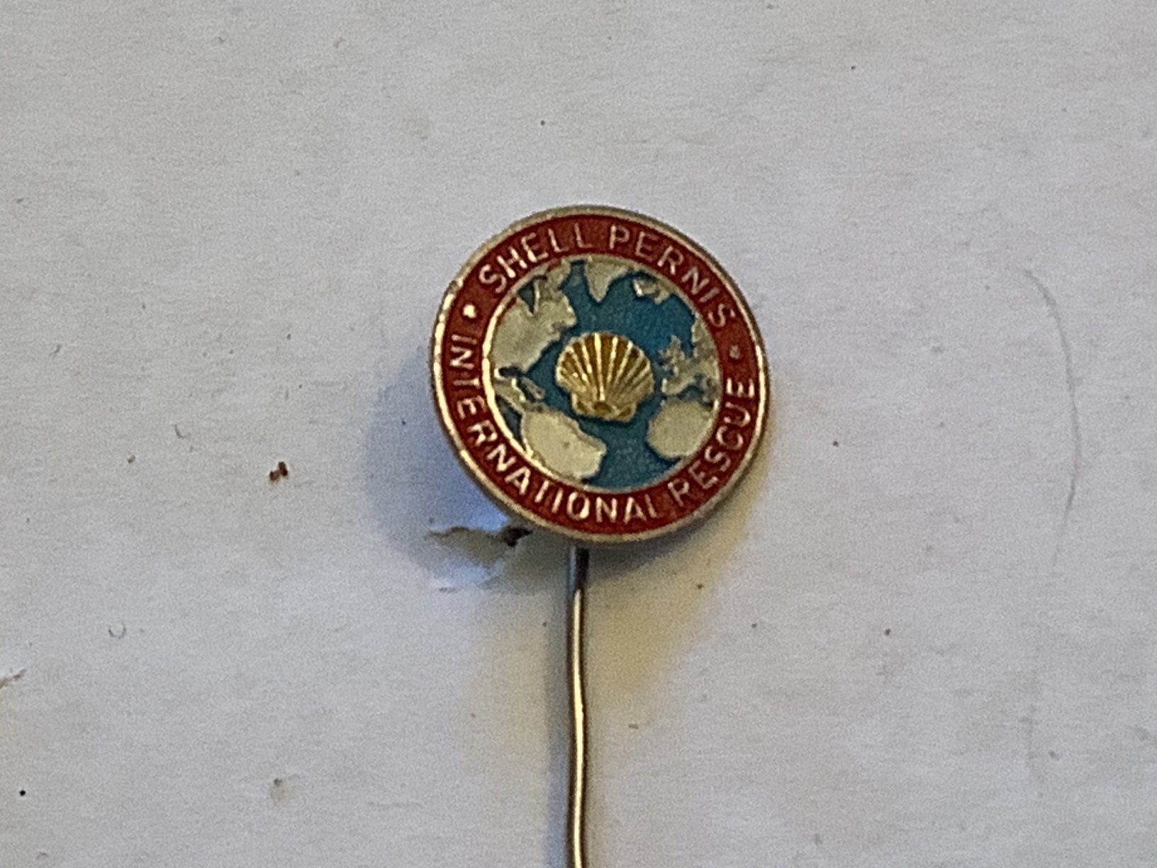 Speldje Shell Pernis International Rescue, Verzamelen, Speldjes, Pins en Buttons, Ophalen of Verzenden, Zo goed als nieuw, Overige onderwerpen