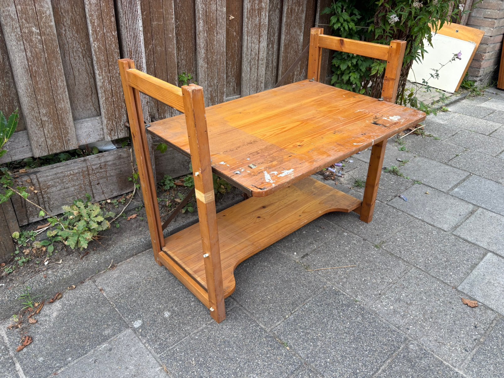 Vintage grenenhouten kinderbureau Lundia, Ophalen, In hoogte verstelbaar, Zo goed als nieuw