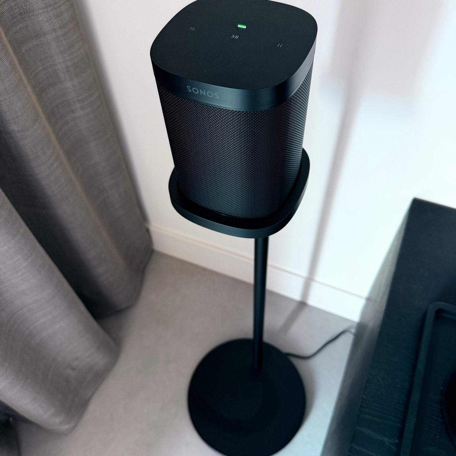 Foto 5 van 2x Sonos One SL met originele Sonos standaarden