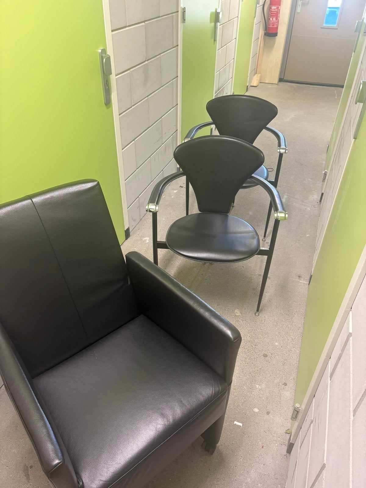 GRATIS OPHALEN. Zwarte leren stoelen - set van 3, Huis en Inrichting, Stoelen, Ophalen, Gebruikt, Drie, Zwart