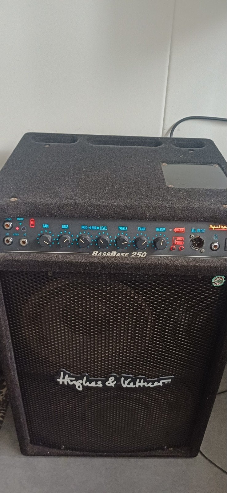 Hughes&Ketner bascombo 250 W, Muziek en Instrumenten, Ophalen, Gebruikt, 100 watt of meer