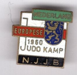 N.J.J.B. Judo kamp 1960 email op koper knoopsgat ( Y_081), Verzamelen, Ophalen of Verzenden, Zo goed als nieuw, Transport, Speldje of Pin
