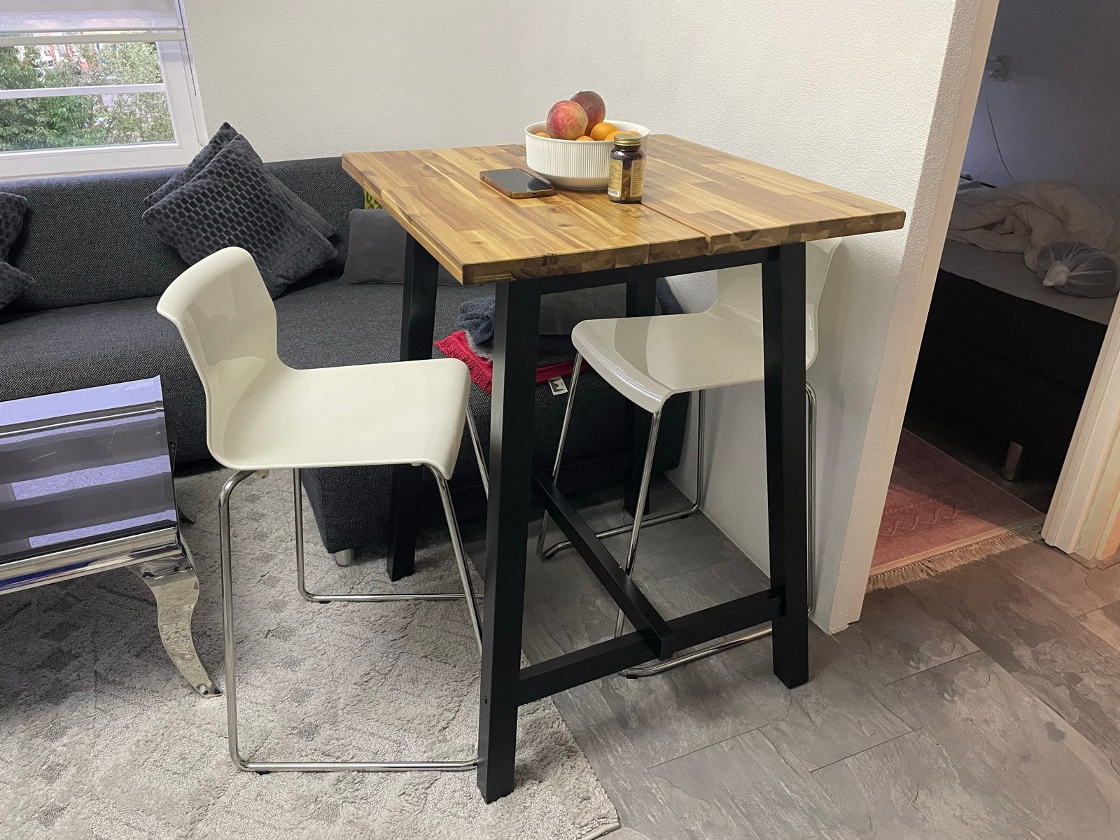 Hoge bartafel met 2 krukken - Hout en metaal, Huis en Inrichting, Barkrukken, Ophalen, Gebruikt, 90 cm of meer, Hout