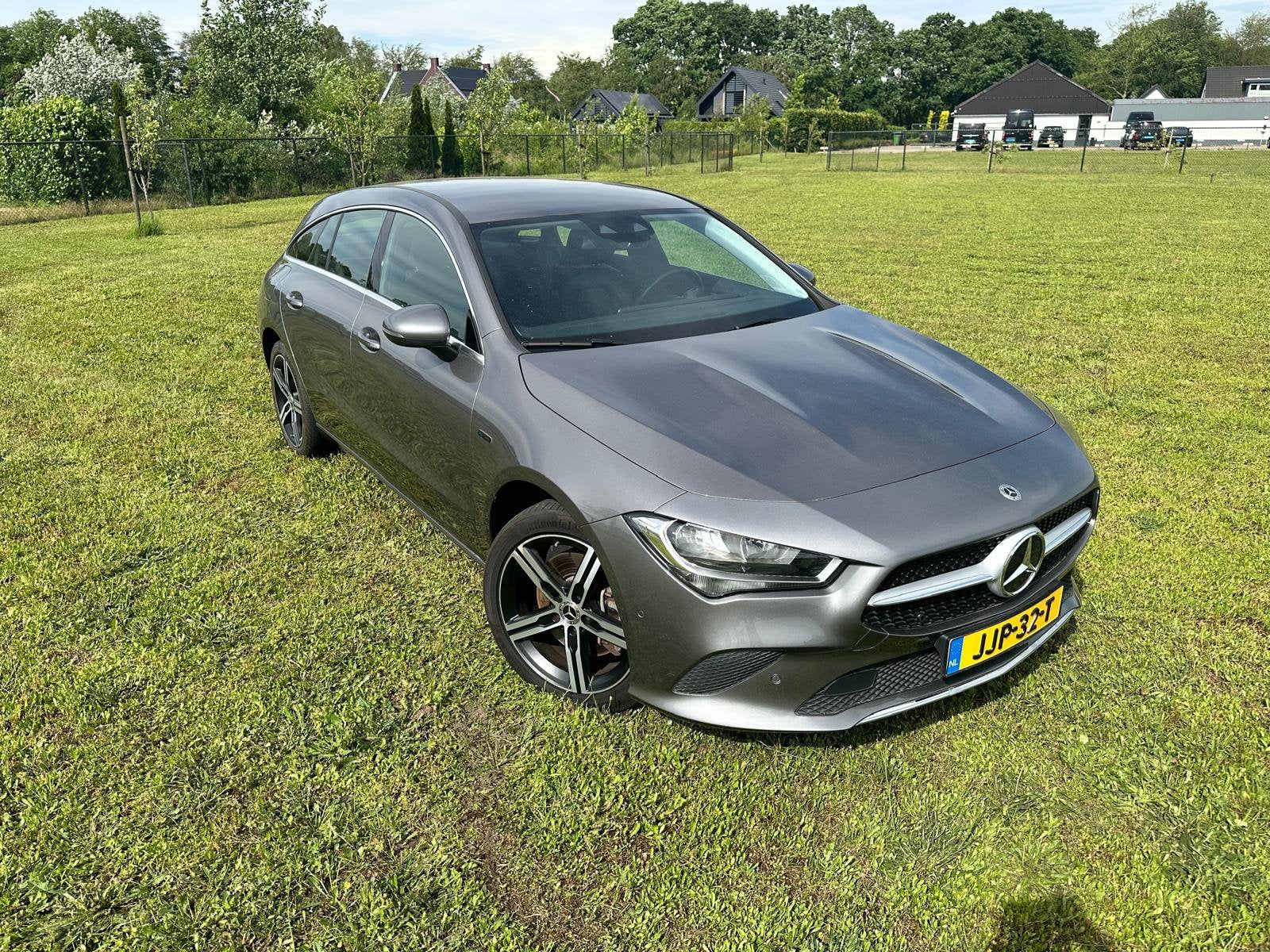 Mercedes-Benz CLA 250 e 218pk 8G-DCT 2021 Grijs, Auto's, CLA, Zwart, 4 cilinders, Plug-in hybride
