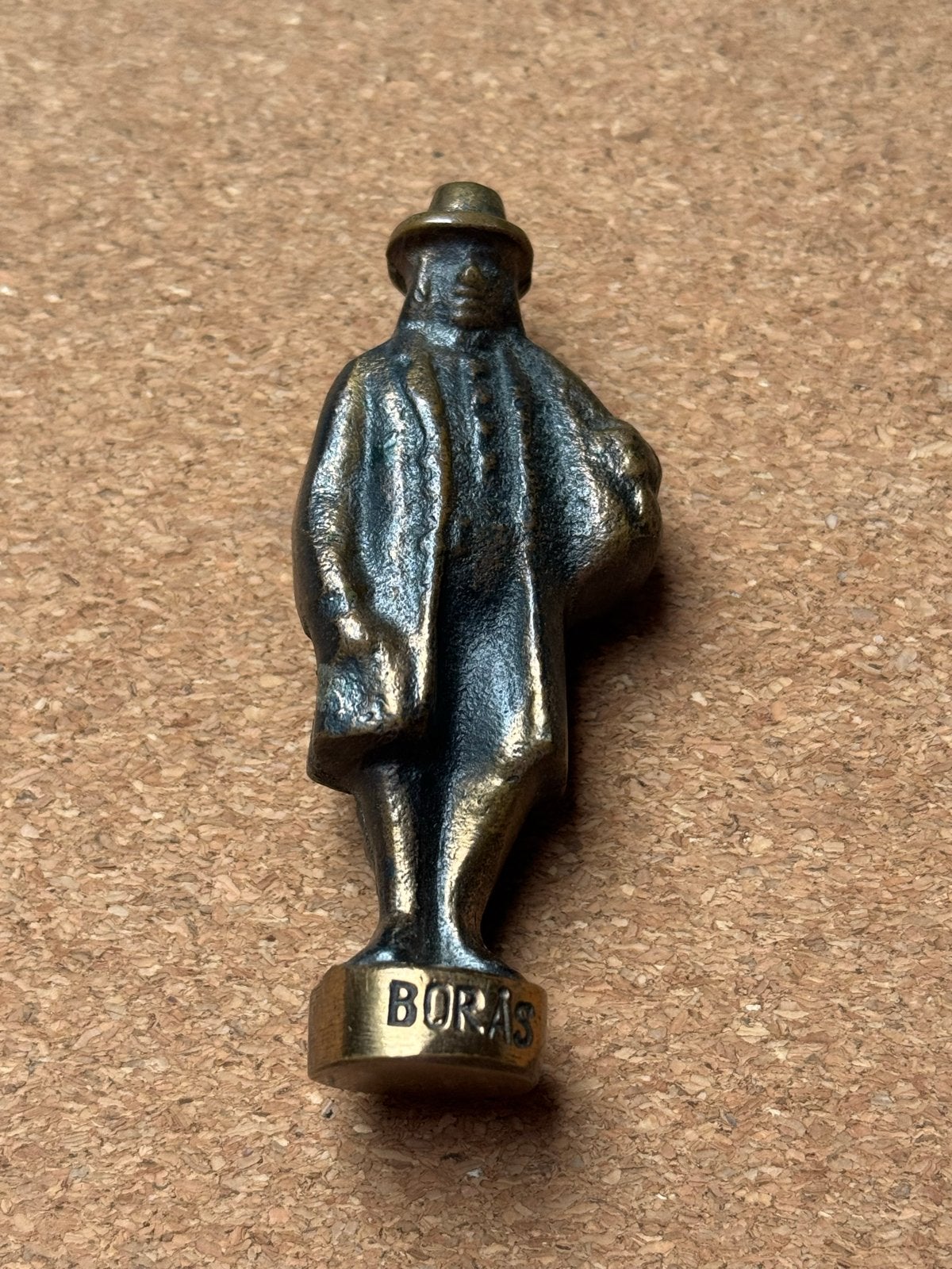 Boras bronzen beeldje - Man met hoed en tas, Ophalen of Verzenden