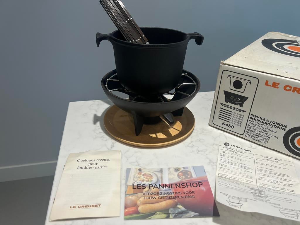 Le Creuset fondueset La Mama mat zwart als nieuw, Brander, Fondueset, Ophalen of Verzenden, Zo goed als nieuw
