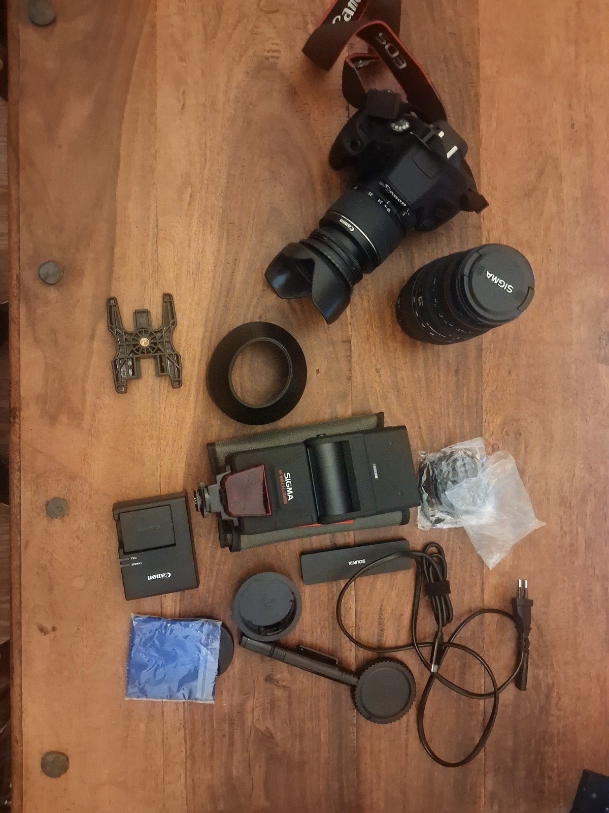 Canon EOS 2000D spiegelreflexcamera met extra draagtas, Canon, Ophalen of Verzenden, Zo goed als nieuw, Lensdop