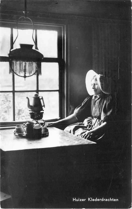 300-154-021 Huizen Klederdrachten, Verzenden, Voor 1920, Noord-Holland