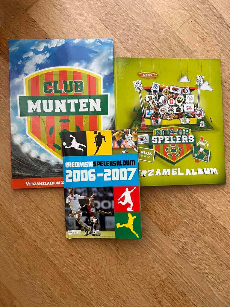 Voetbalboeken van Plus, Ophalen of Verzenden, Zo goed als nieuw, Speelkaart(en)