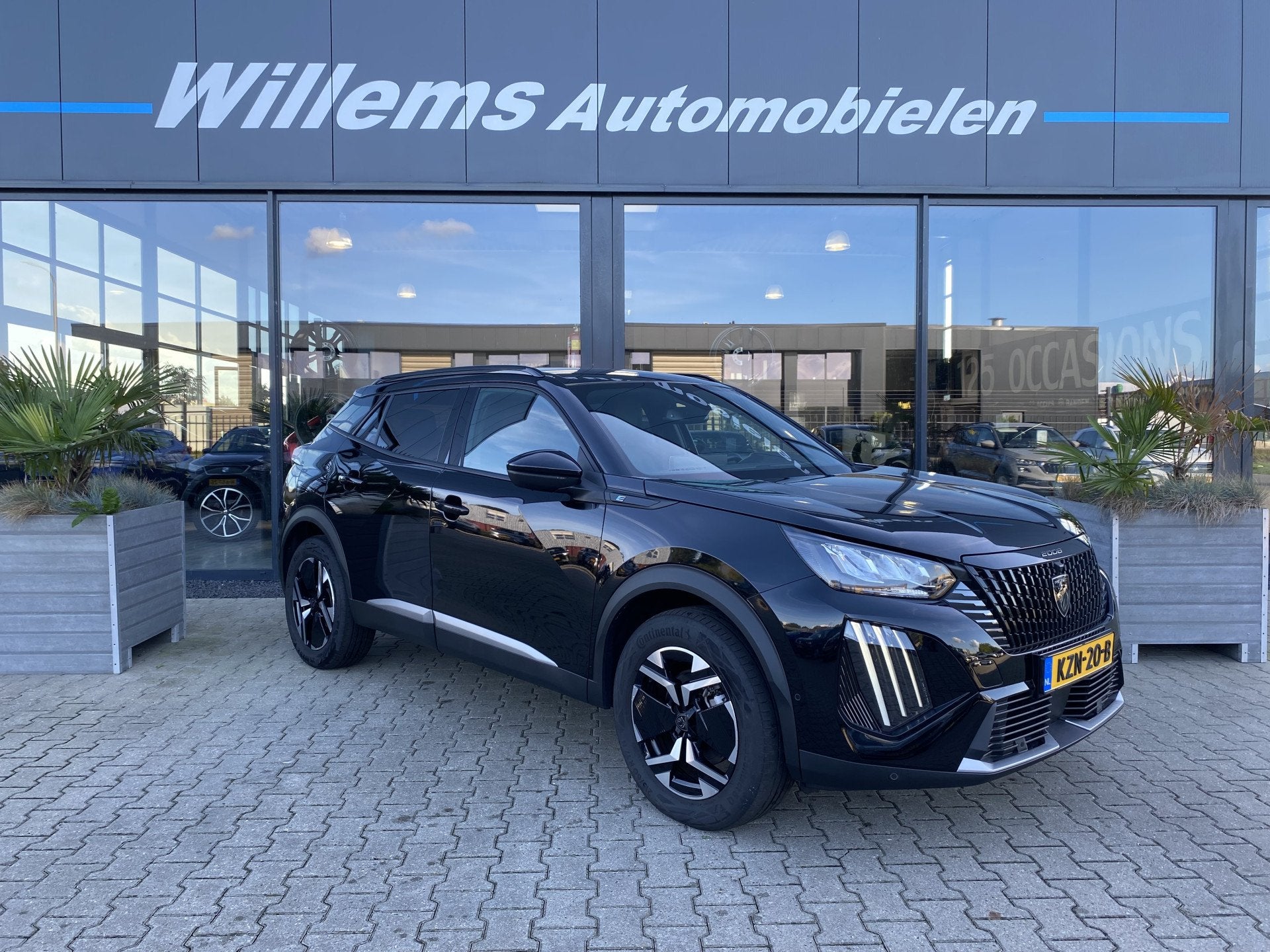 Peugeot e-2008 EV Active Pack 50 kWh 360' Camera, Adaptive C, Auto's, Gebruikt, Zwart, Met garantie (alle), Adaptive Cruise Control