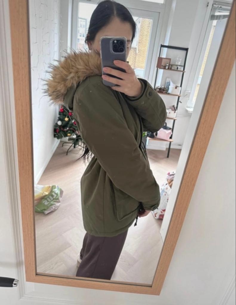 Groene winterjas met bontkraag, Kleding | Dames, Jumpsuits, Zo goed als nieuw, Maat 36 (S), Groen, Ophalen of Verzenden
