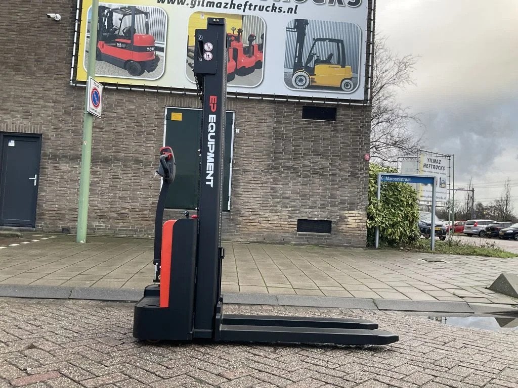 EP ESL122 1200KG 2.70METER STAPELAAR / HEFTRUCK, Stapelaar, Ep, 1000 tot 2000 kg, Marconistraat 2
3133KL  Vlaardingen, NL