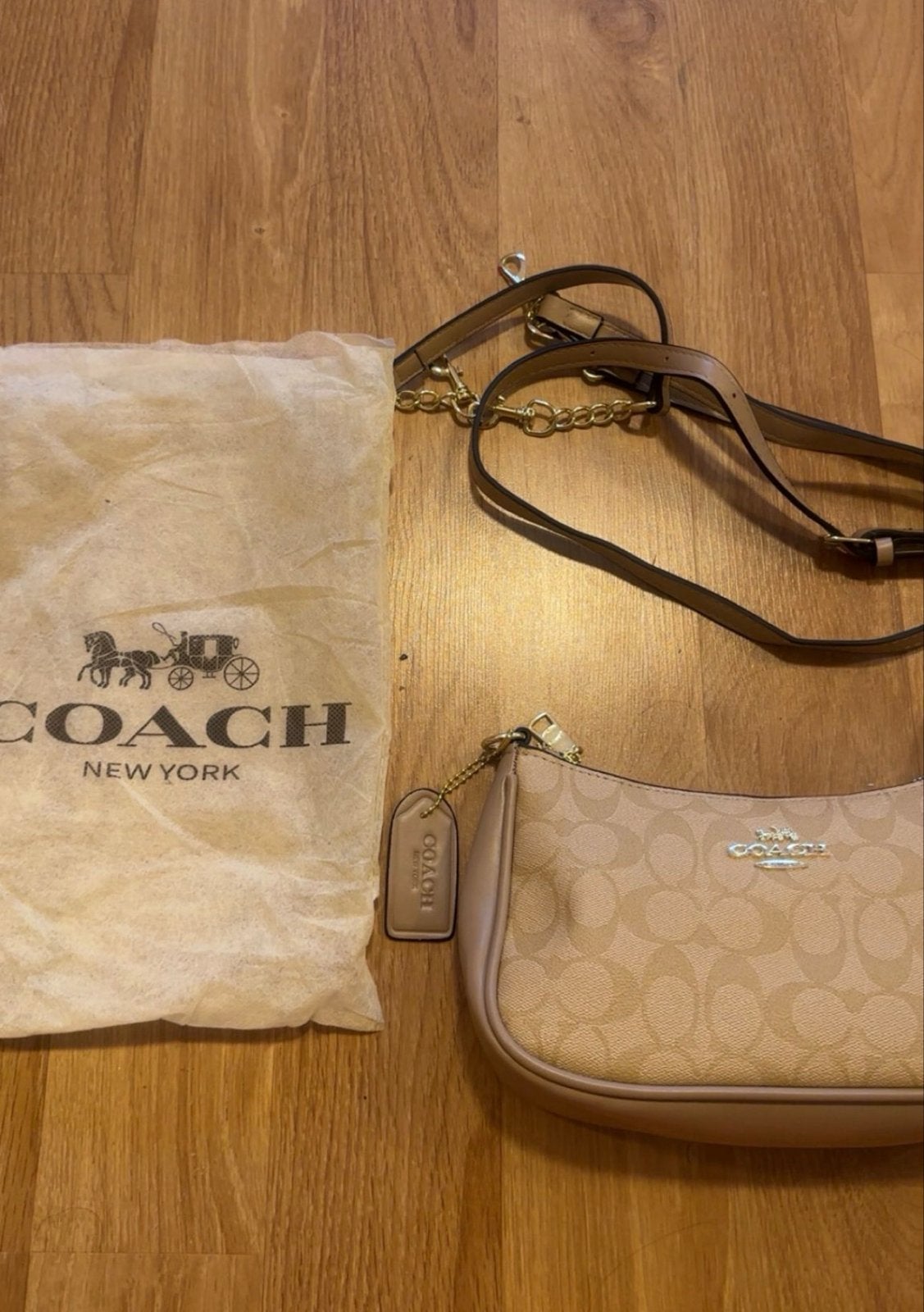 Coach Schoudertasje Beige met Monogram Patroon, Ophalen of Verzenden, Nieuw, Beige, Schoudertasje