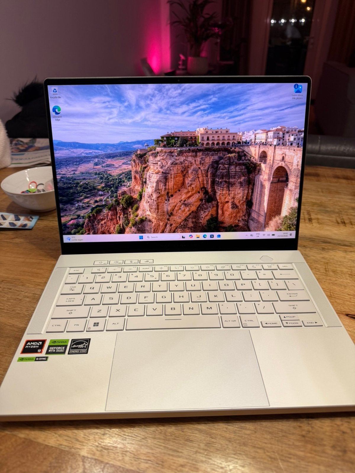 ASUS ROG Zephyrus G14 OLED RTX 4070 32GB 2TB Platinum White, Computers en Software, Ophalen, Met videokaart, Asus ROG Zephyrus