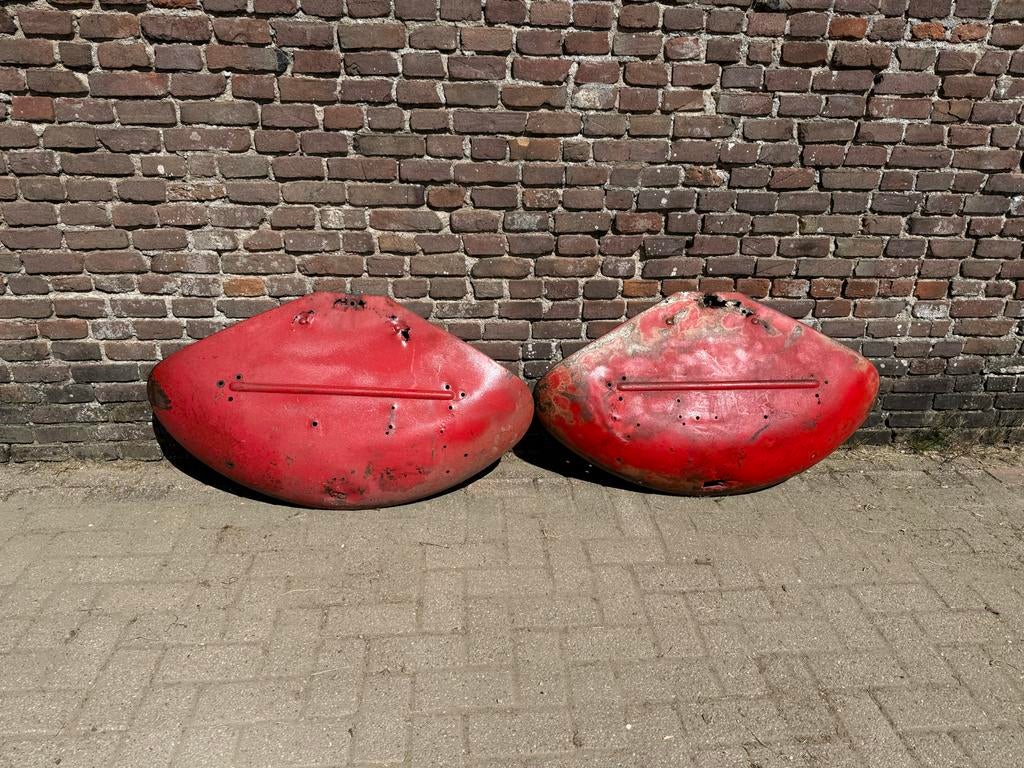 2 gebruikte spatborden voor Massey Ferguson 135, Ophalen