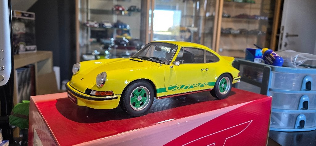 Porsche 911 Carrera RS 2.7 geel 1/12 Gt-Spirit, Hobby en Vrije tijd, Modelauto's | 1:5 tot 1:12, Zo goed als nieuw, Auto, 1:9 t/m 1:12