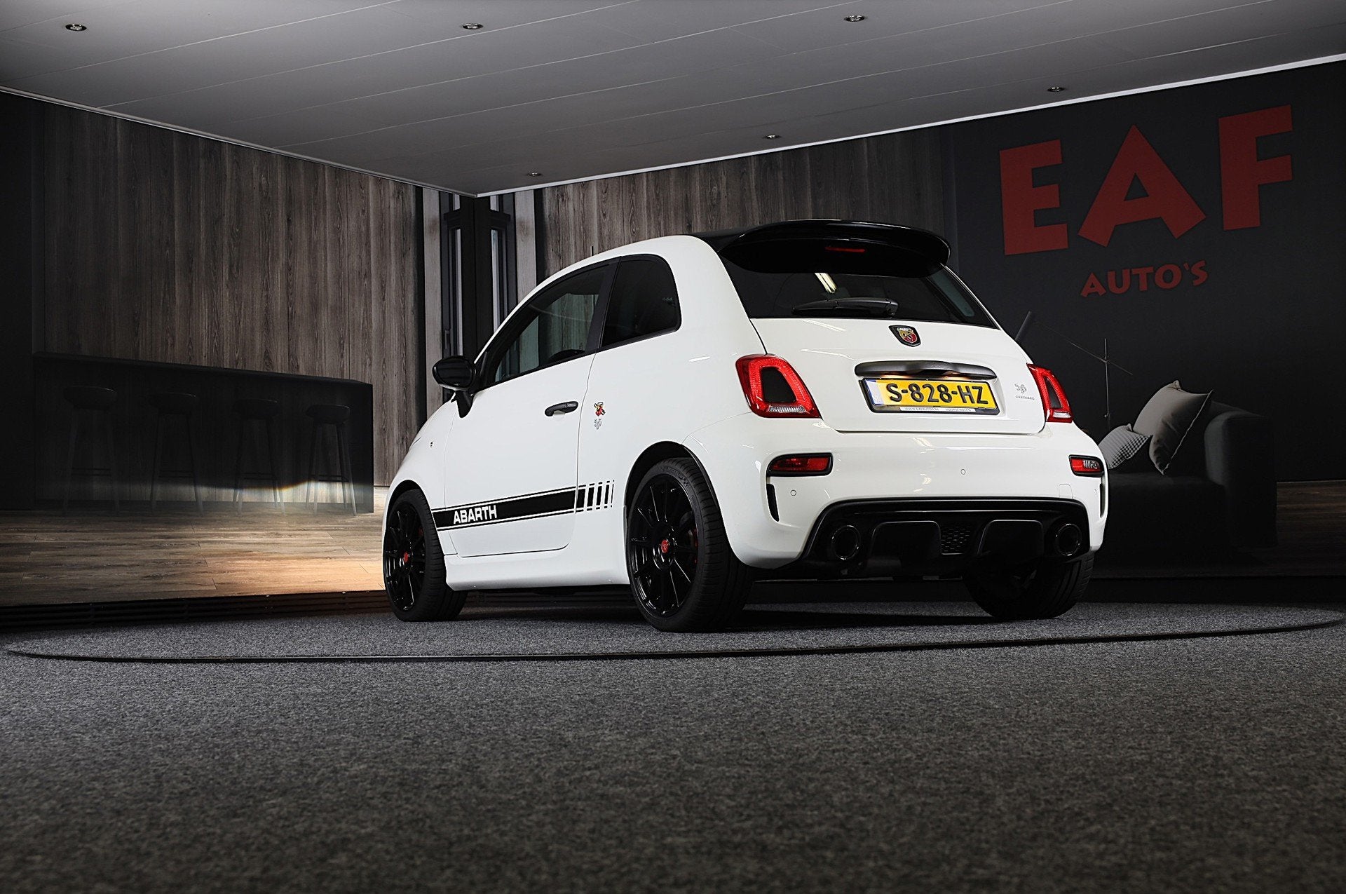 Fiat 500 1.4 T-Jet Abarth Esseesse 70th Anniversary / Sabelt, Voorwielaandrijving, 4 cilinders, 4 stoelen, Wit